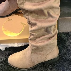 KNEE HIGH SUEDE BOOTS